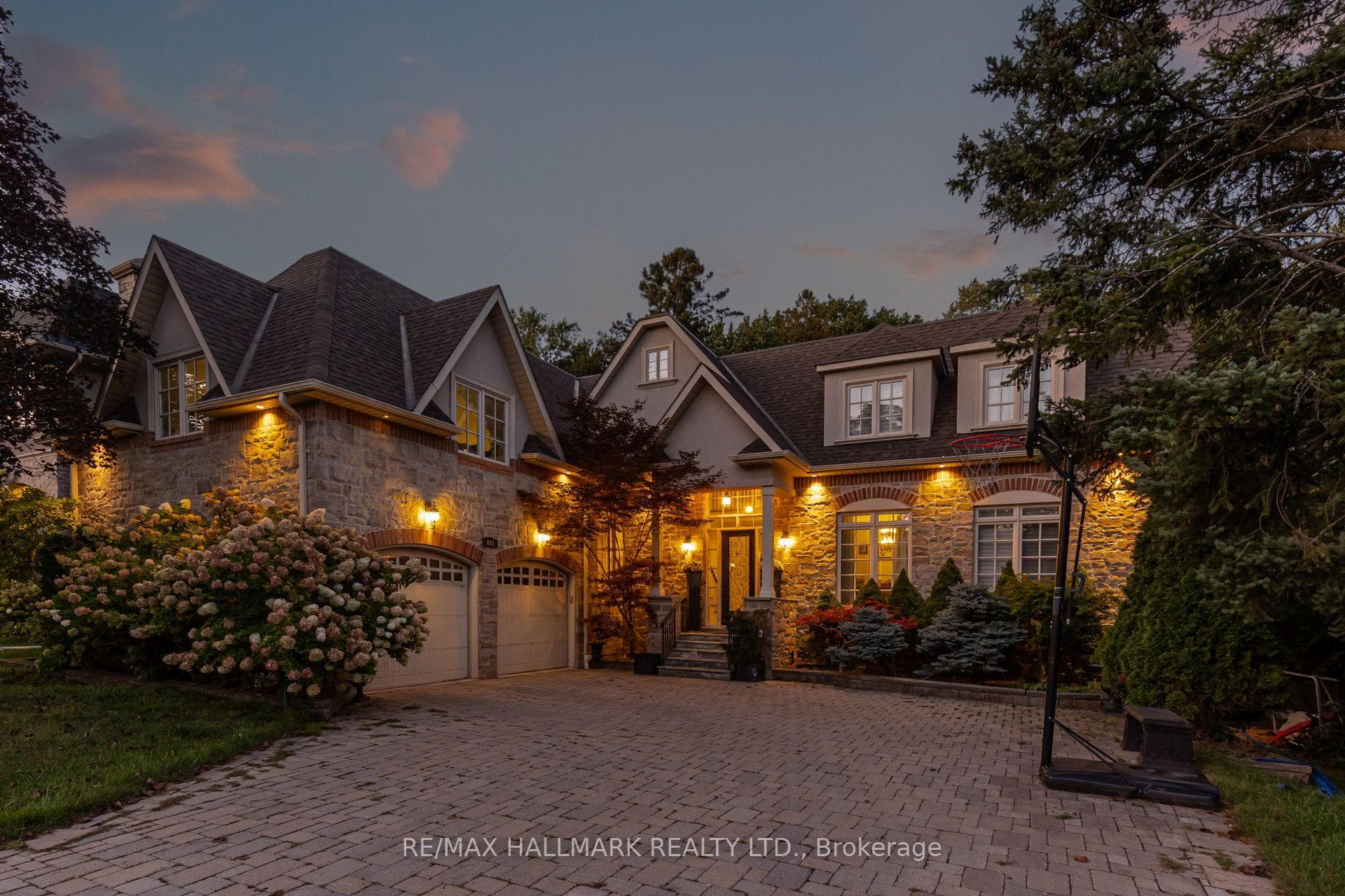 111 Woodhaven Park Drive, Oakville