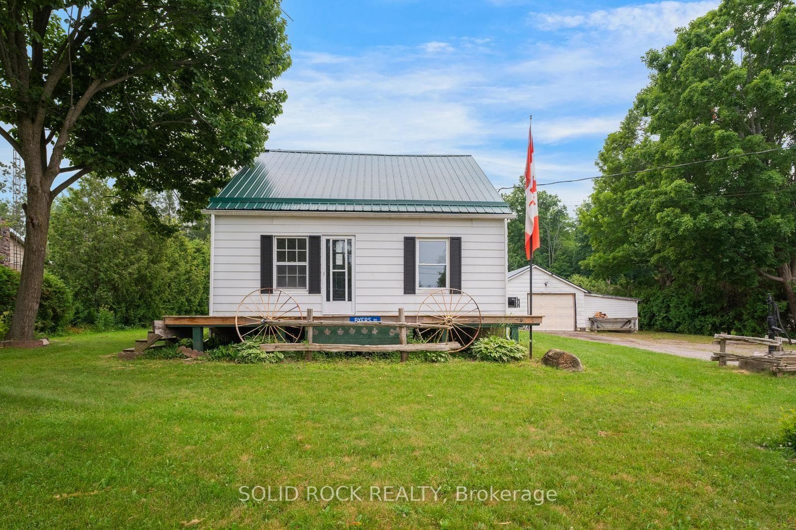 8699 Dale Road, Hamilton Township