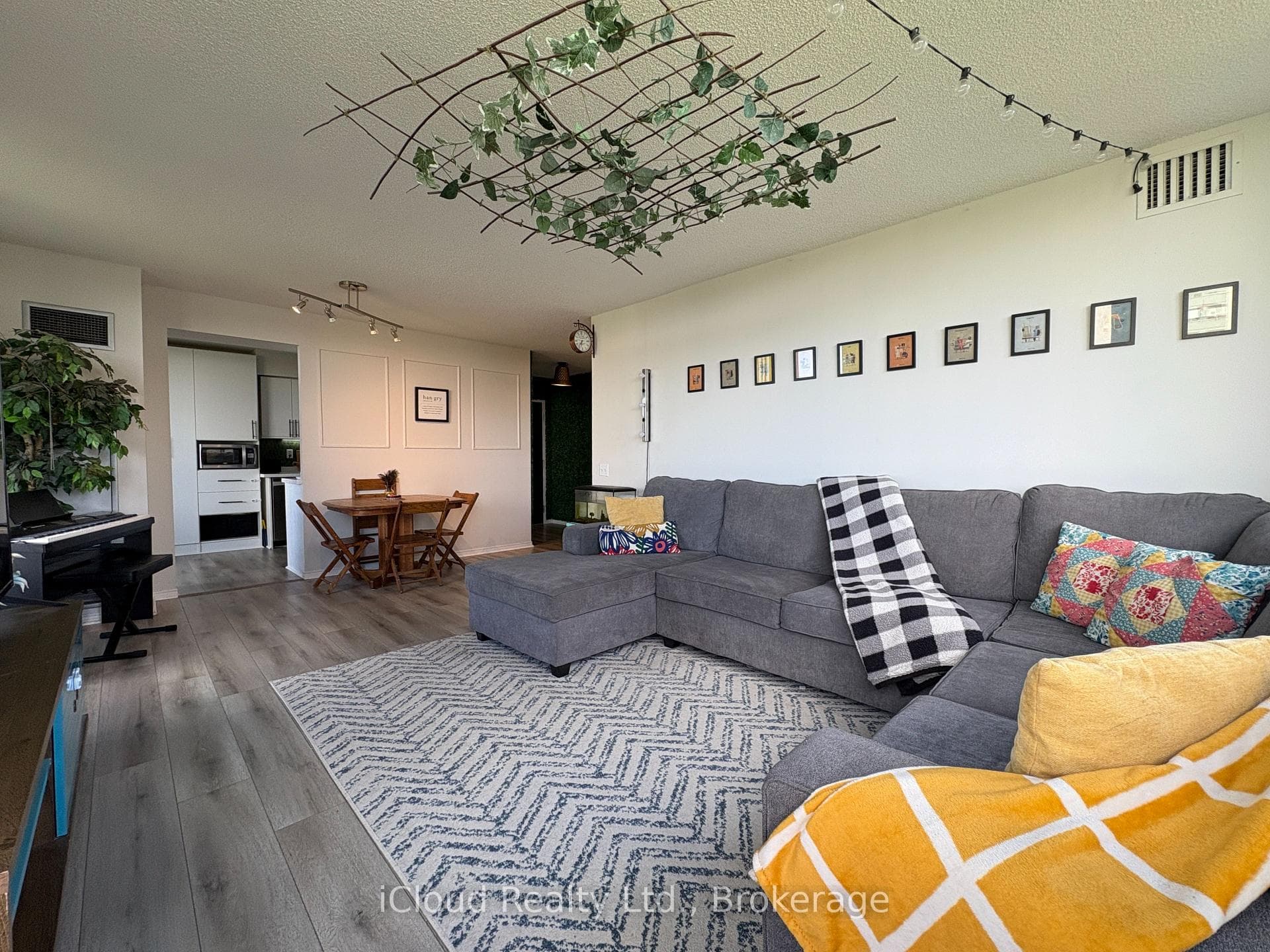 91 Townsgate Drive, Vaughan