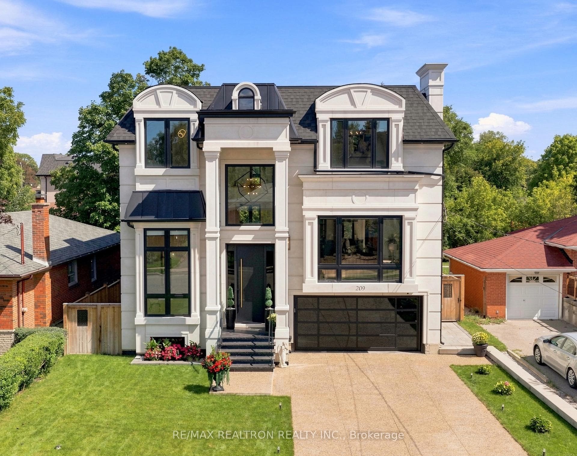 209 Sussex Avenue, Richmond Hill