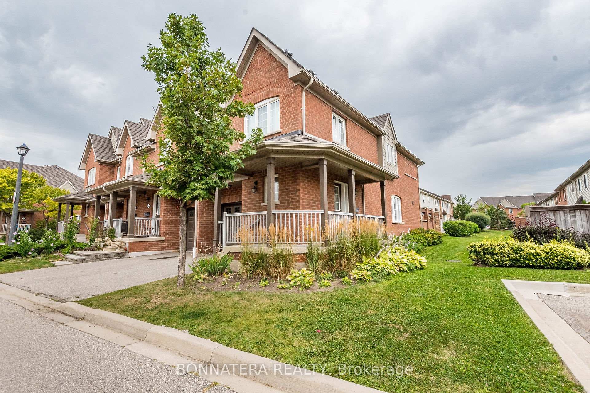 5255 Palmetto Place, Mississauga