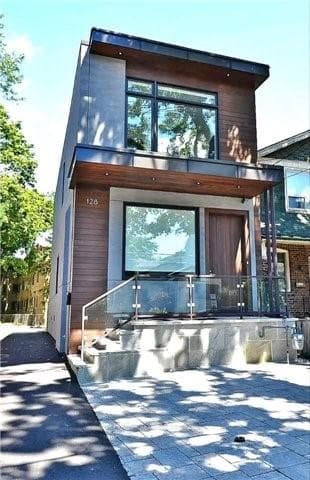 128 Montgomery Avenue, Toronto