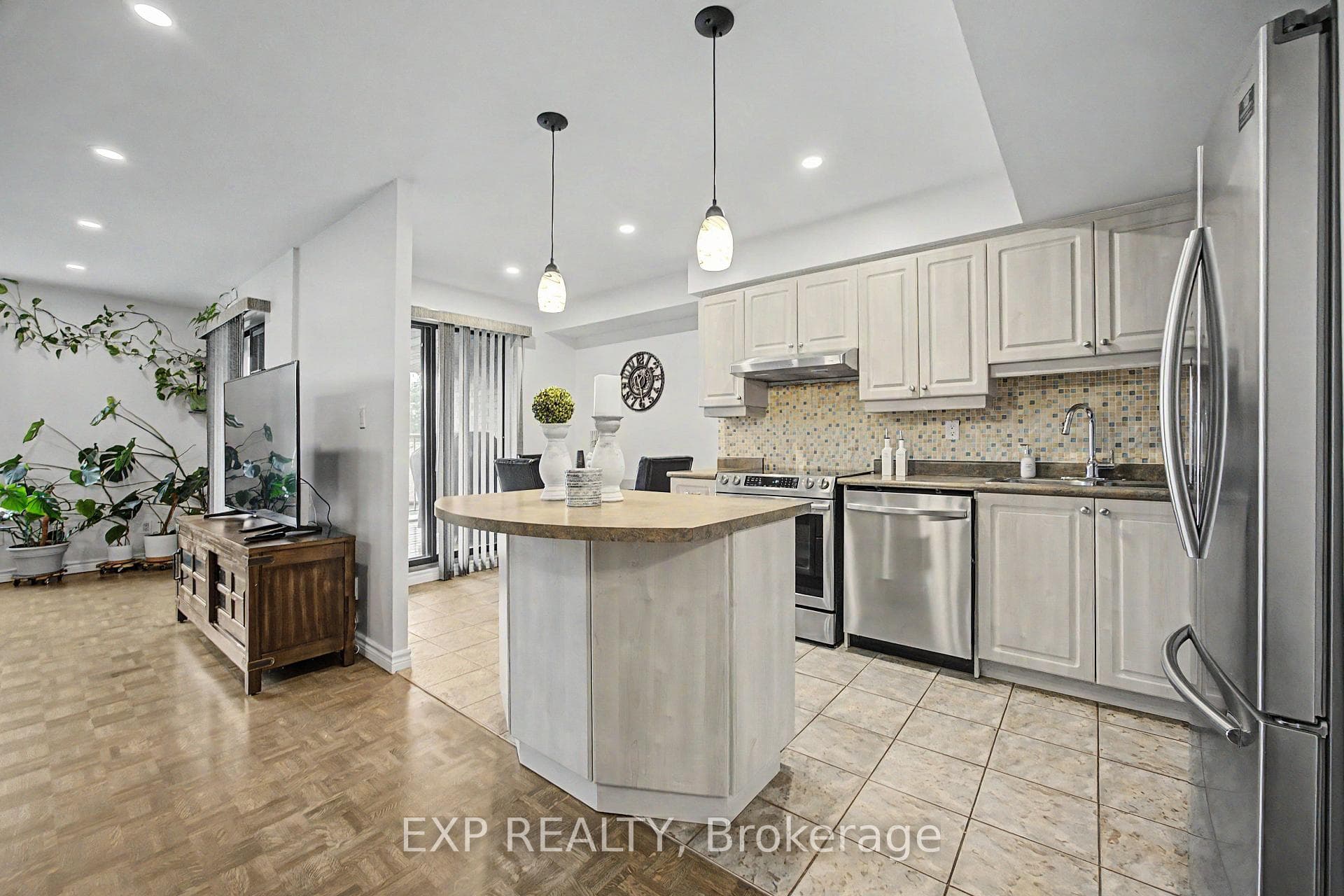1000 Cedarglen Gate, Mississauga