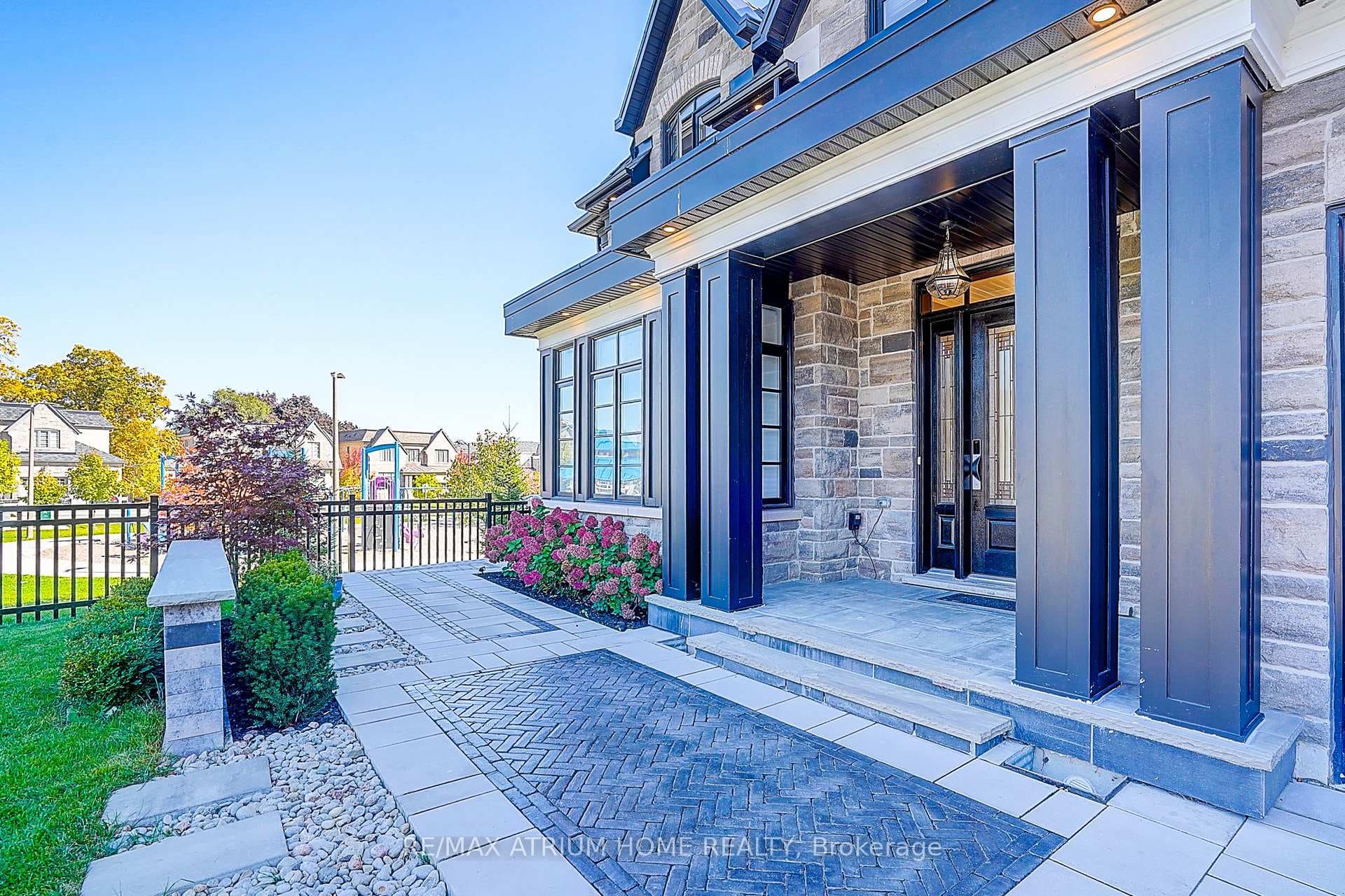 246 Nyla Court, Oakville
