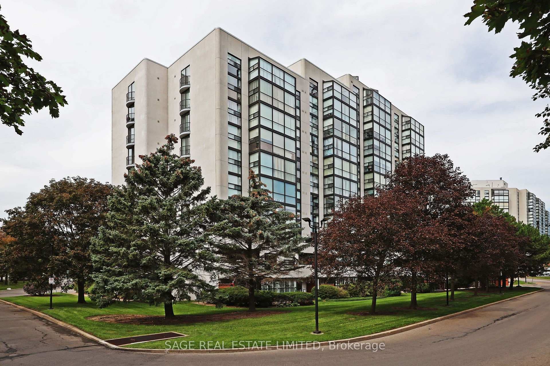 30 Harding Boulevard, Richmond Hill