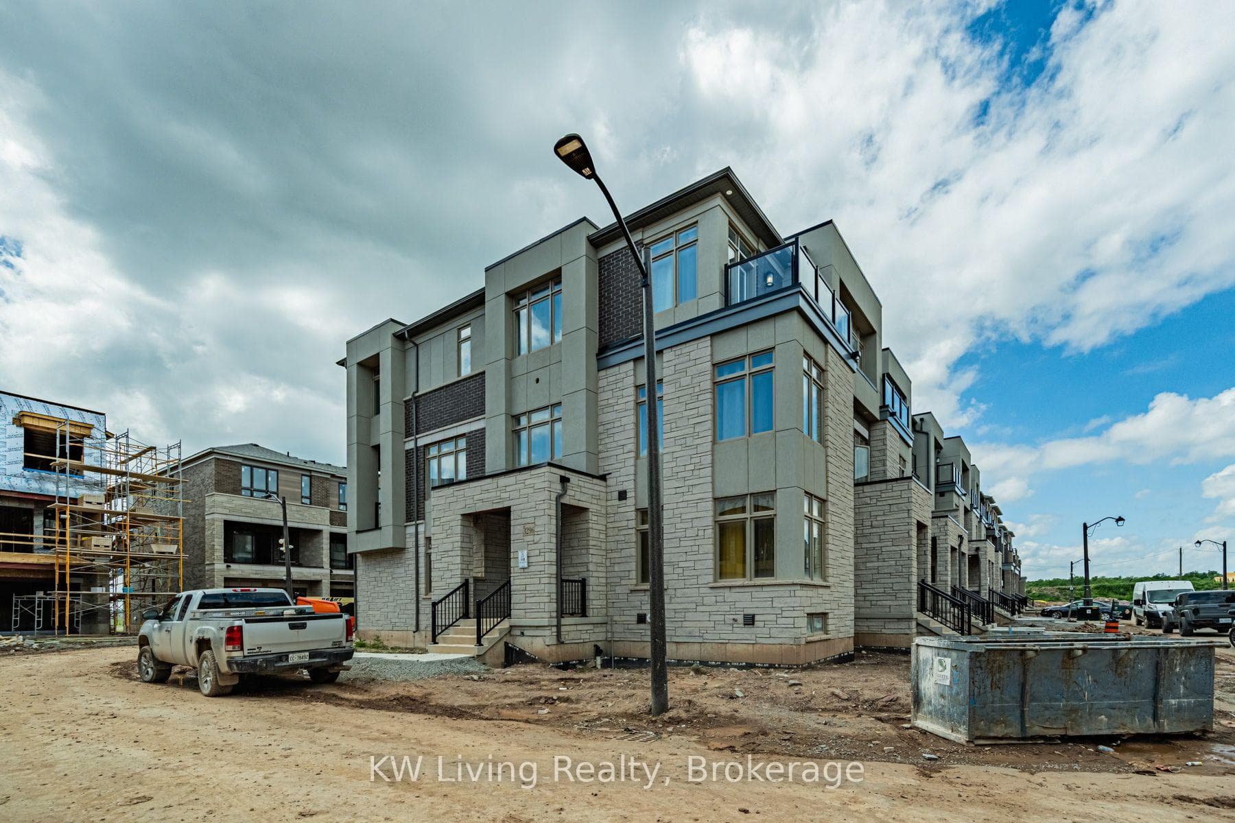 3296 Taha Gardens, Oakville