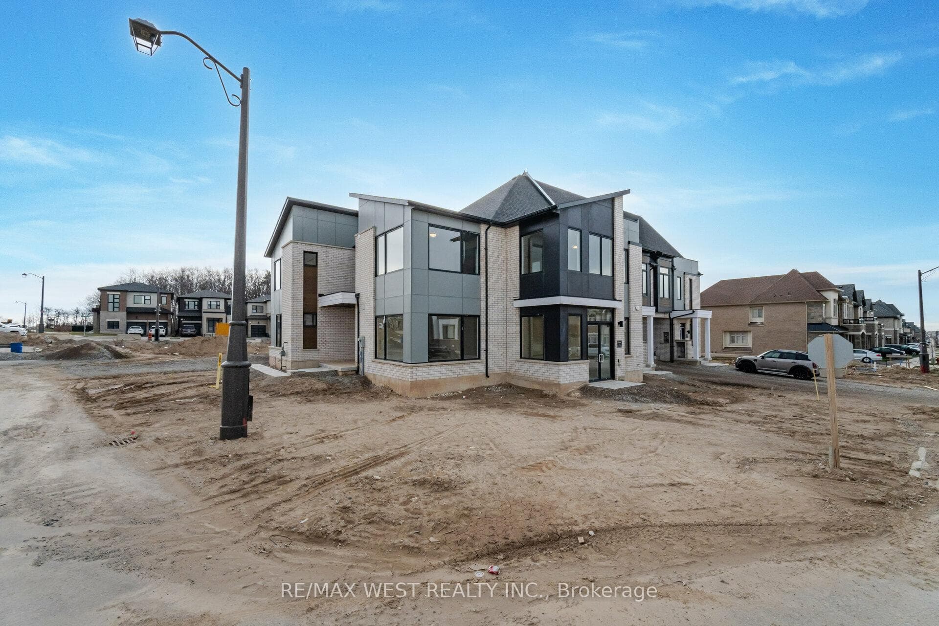 120 Settlers Road, Oakville