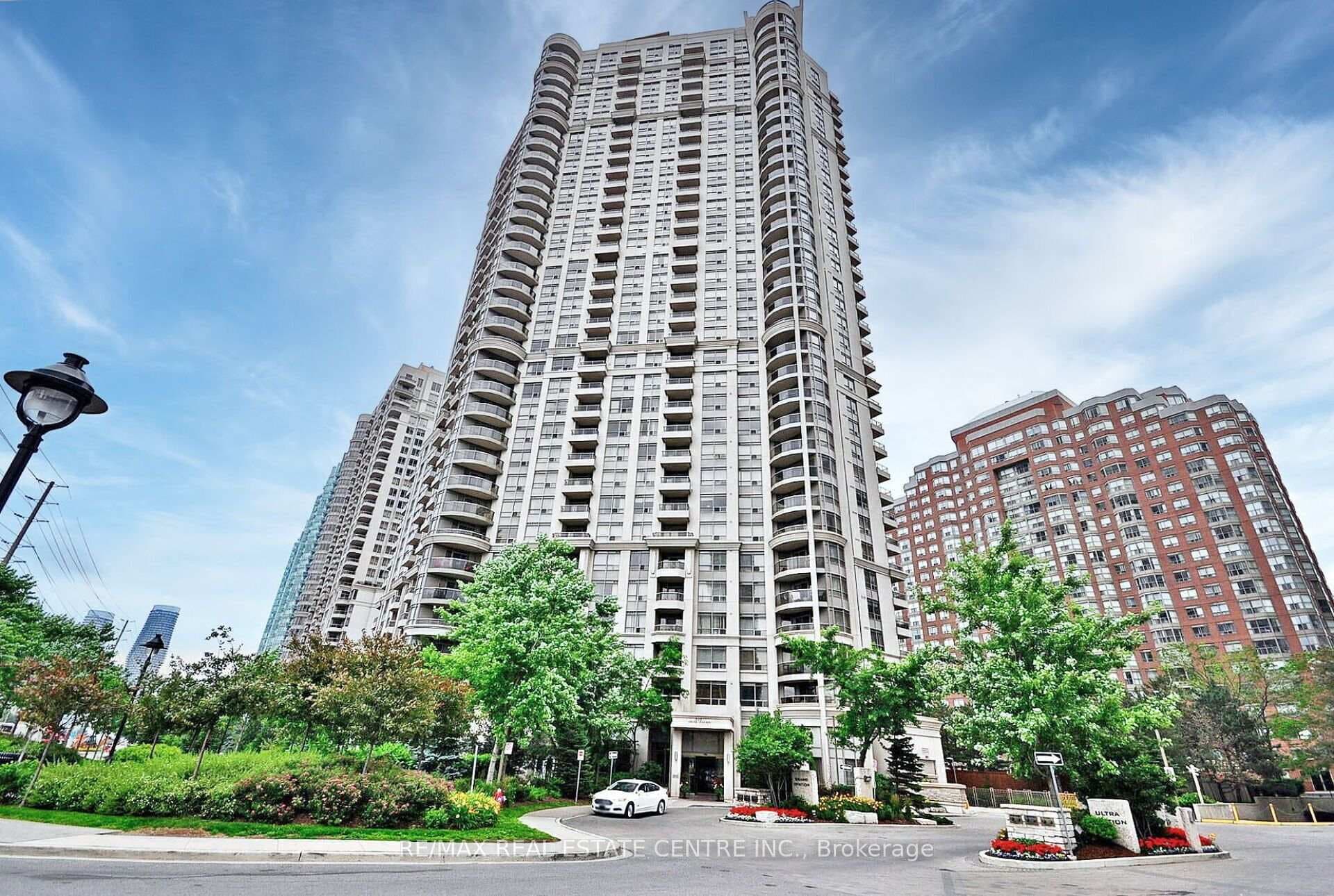 310 Burnhamthorpe Road, Mississauga