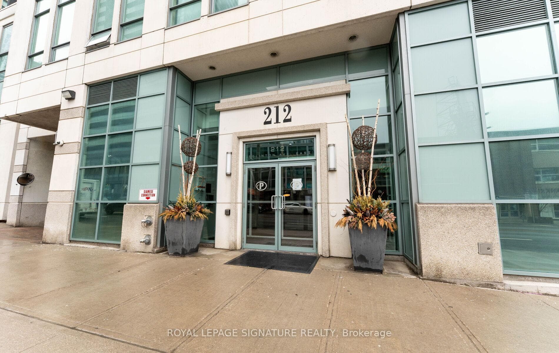 212 Eglinton Avenue, Toronto