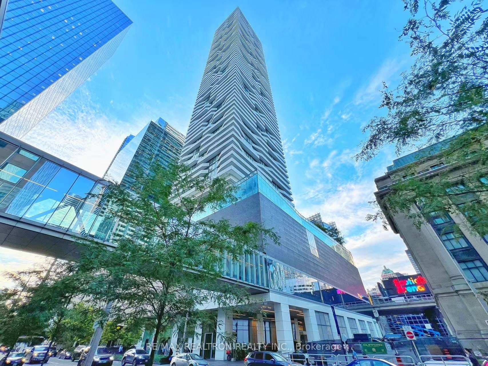 100 Harbour Street, Toronto
